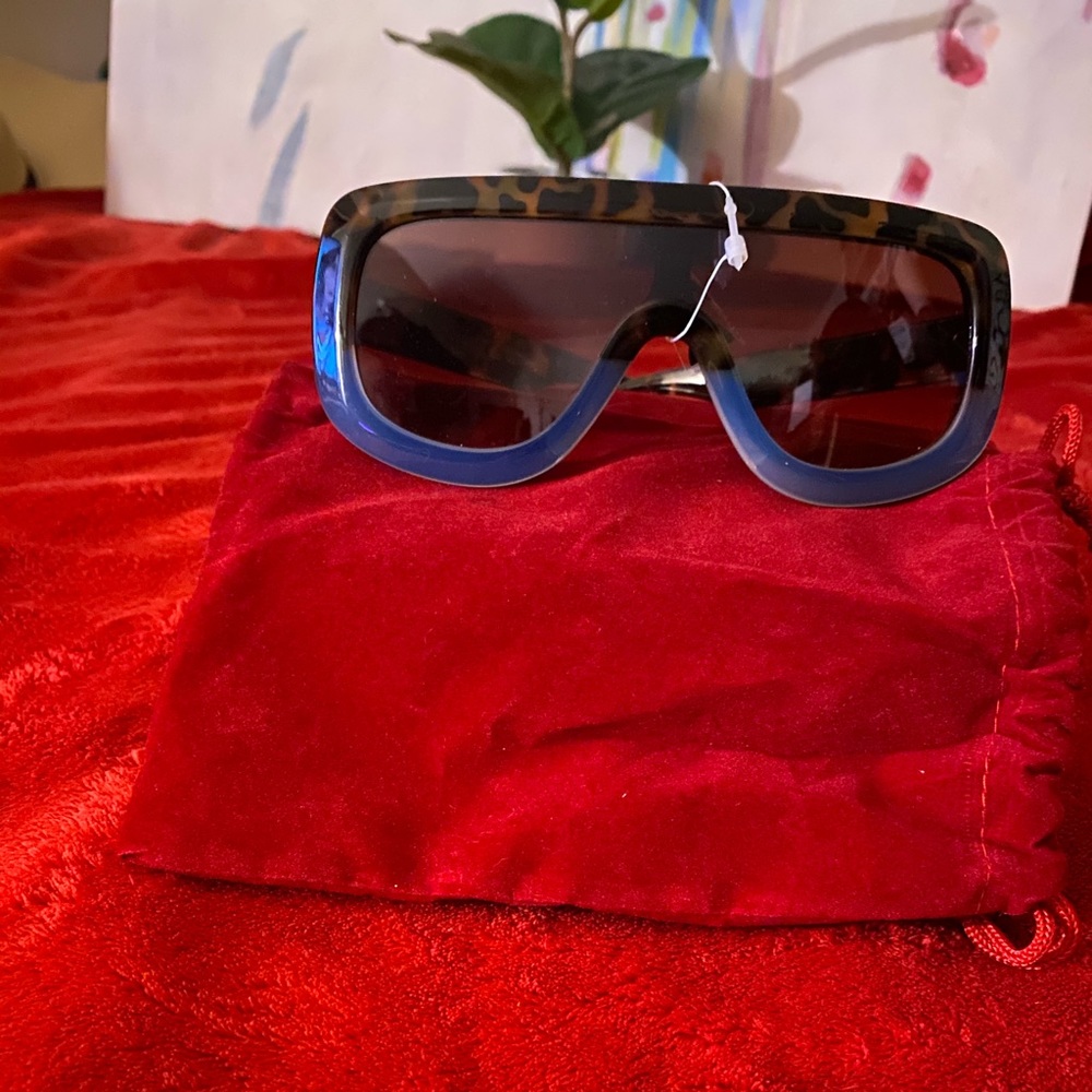 Designer Frame “NO” - Designer Look- “YES”
